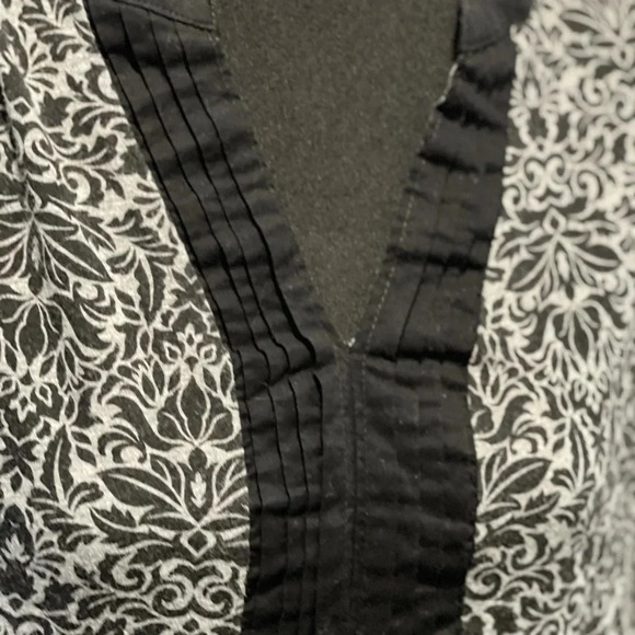 Croft & Barrow Quarter Sleeve V-Neck Printed Top Size 1x - Picture 2 of 4